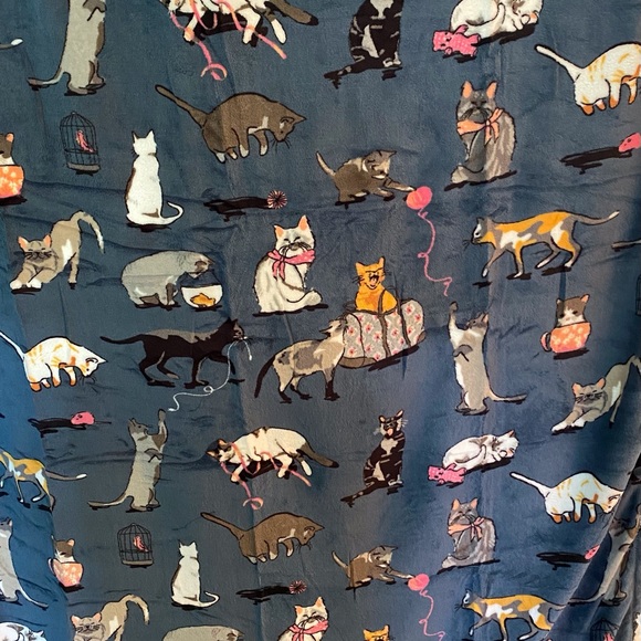 Vera Bradley ~CAT'S MEOW~ Plush Fleece Throw Blanket Blue Background NWT 80x50 - Picture 10 of 12